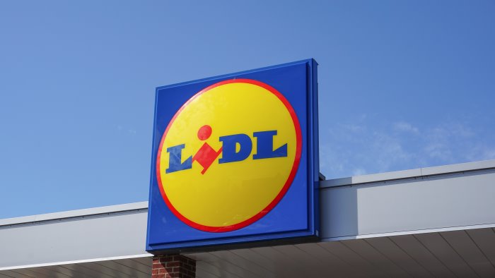 rapina a mano armata al lidl di giugliano clienti sotto choc