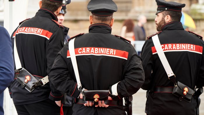 droga a caserta 49enne fermato in auto con crack e cocaina scatta l arresto