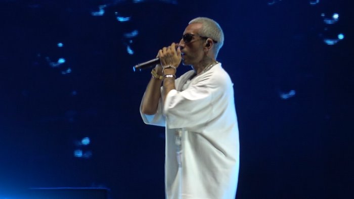 citta spettacolo e luche i giovani invadono benevento foto