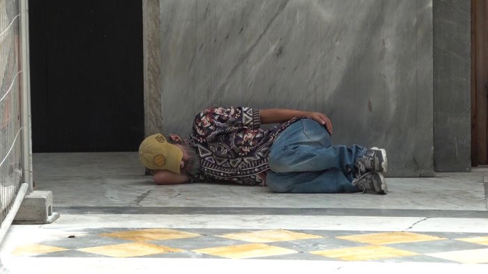 galleria umberto i bivacchi e sicurezza in arrivo i cancelli