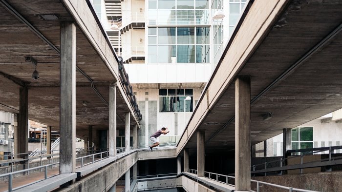 parkour tra i tetti di secondigliano arrestato