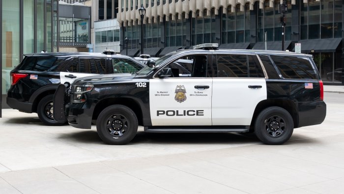 sparatoria in una chiesa cattolica morti due bambini 14 persone ferite