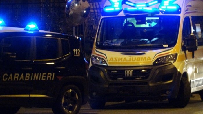 quando un adolescente impugna un coltello e un fallimento della rete educativa