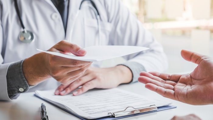 oltre 400 giorni per una visita in provincia di salerno l ira di polichetti