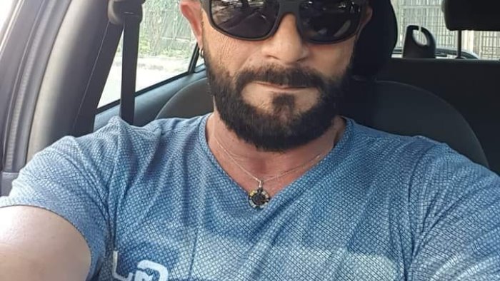 oggi a giugliano i funerali del poliziotto ucciso dal figliastro