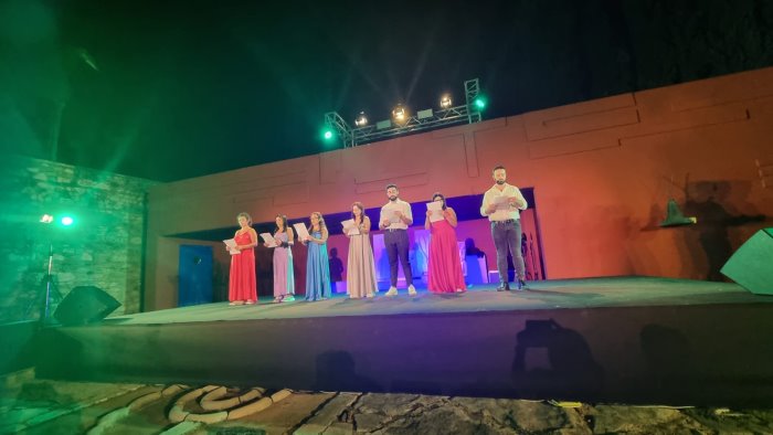 essere umani grandi emozioni in scena con gli allievi di test teatrostage