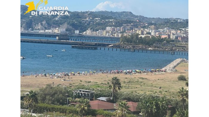 scoperto lido abusivo a coroglio incassi da 3mila euro al giorno