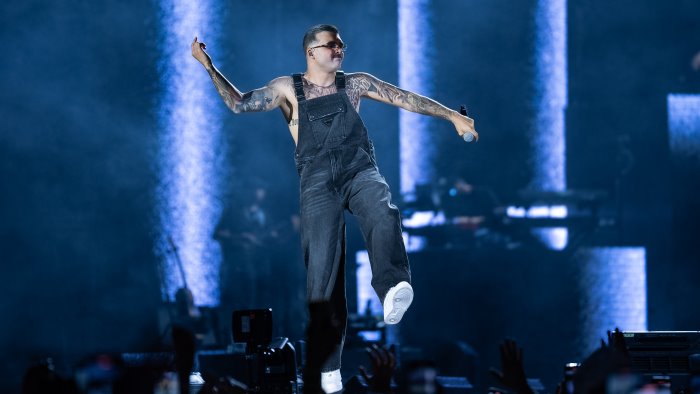 geolier alla direzione artistica del maradona addio a decibel bellini