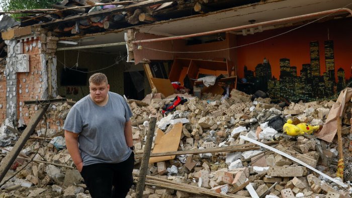 barbarie russa senza fine bombe su kiev 18 morti fra cui 4 minorenni