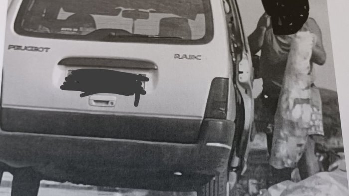 battipaglia furbetti del sacchetto incastrati dalle telecamere