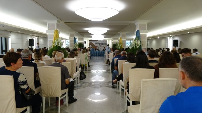 paesi che si svuotano e solitudini che incombono il dramma delle aree interne