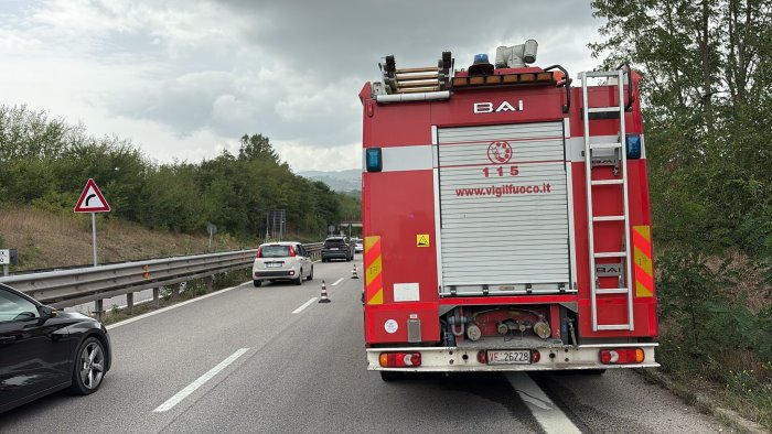 esce con la moto non rientra lo trovano morto in terreno di fianco al raccordo