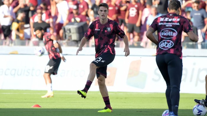 salernitana per maggiore tira e molla tra spezia e bari
