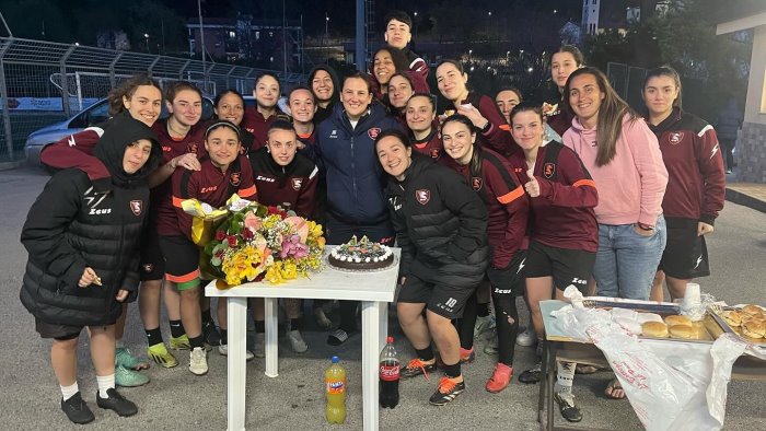 salernitana femminile saluta mister de risi scritte pagine di storia