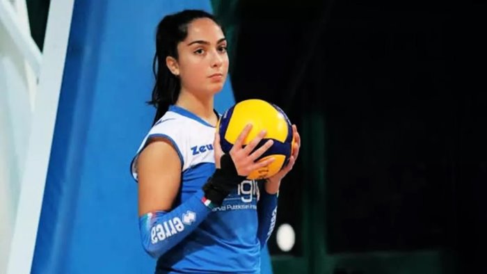 la morte di simona cina la famiglia denuncia il mistero degli abiti