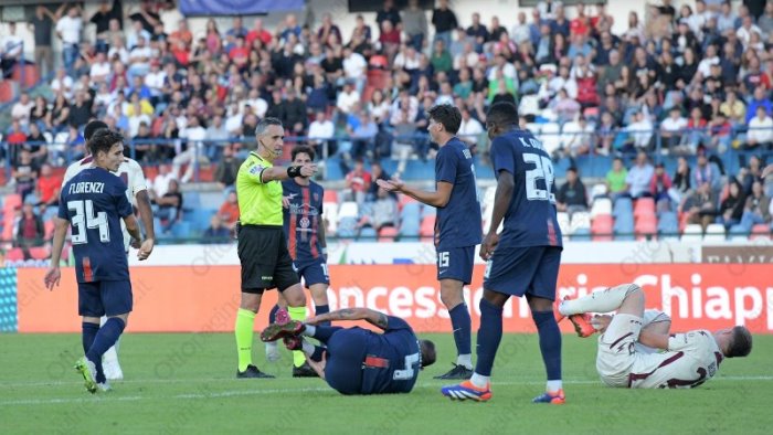 cosenza curve chiuse con la salernitana il club scelta economica