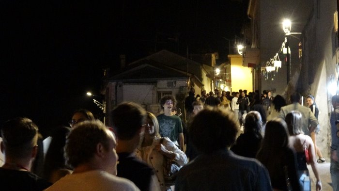 vicoli e arte entra nel vivo e questa sera in piazza arriva tony esposito