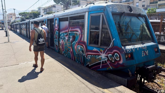 maltempo a napoli torna regolare la circolazione dei treni circumvesuviana