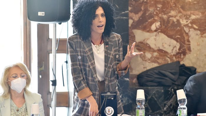 salerno m5s all attacco commercio in crisi bisogna cambiare rotta