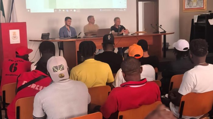 eboli il comune incontra gli stranieri residenti inclusione e stop irregolarita