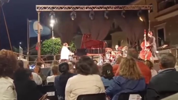 crollano le luci durante il concerto di gualazzi stiamo bene ma che spavento