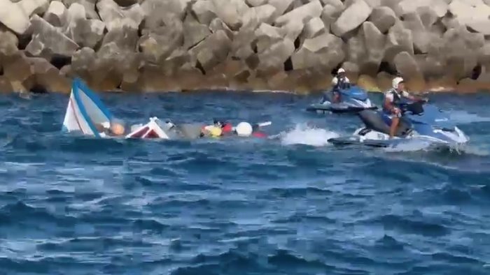 peschereccio affonda durante i festeggiamenti della madonna che viene dal mare