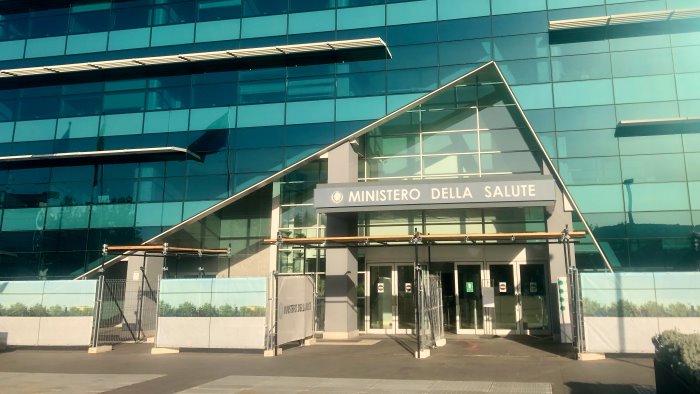 sanita campania il giorno della verita la sfida tra regione e governo