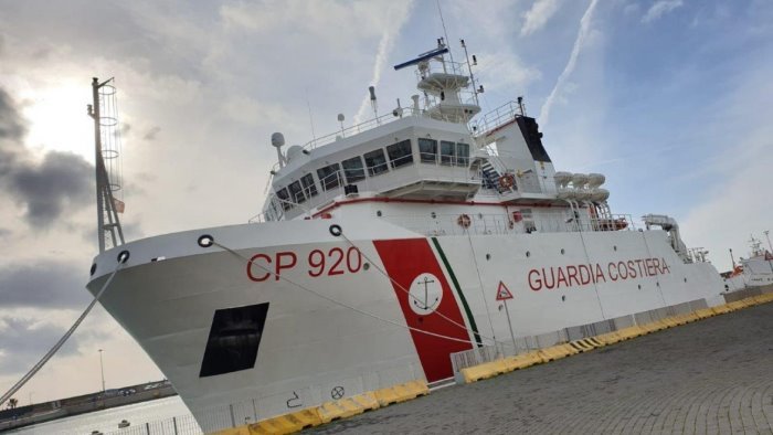 stretta nei controlli nel golfo di napoli 113 multe e due natanti sequestrati