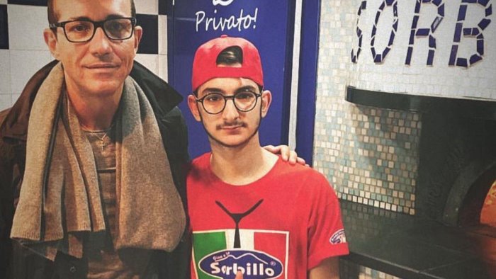lutto al centro storico morto a 22 anni genny pizzaiolo di gino sorbillo