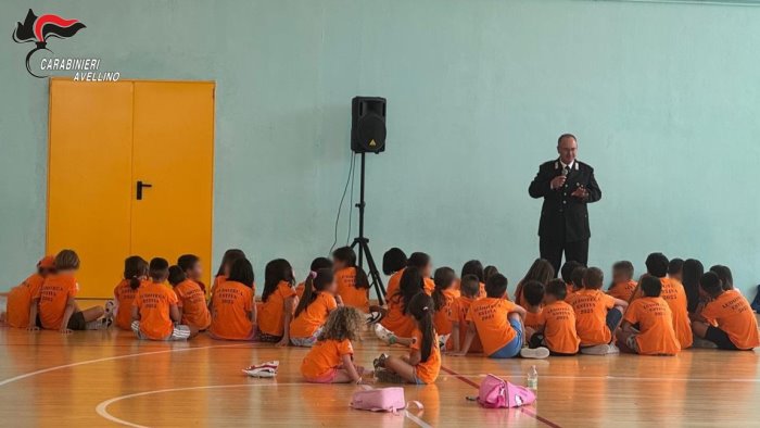 castel baronia carabinieri incontrano i giovani della ludoteca comunale