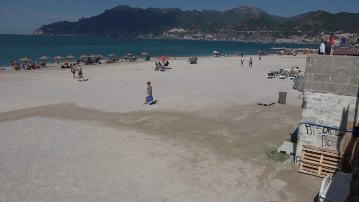 codacons campania spiagge non a norma a salerno richiesta la chiusura