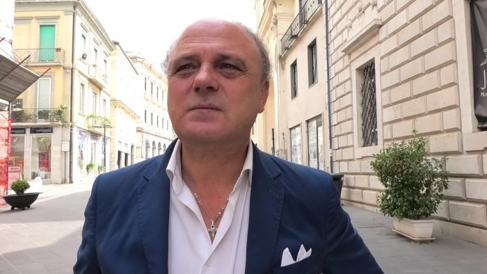 crisi commercio l amministrazione chiusura piccoli negozi e trend nazionale