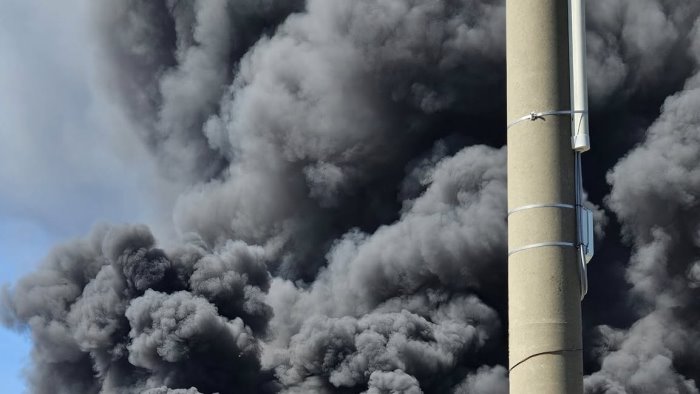 incendio a pompei l intervento di arpa campania per il monitoraggio ambientale