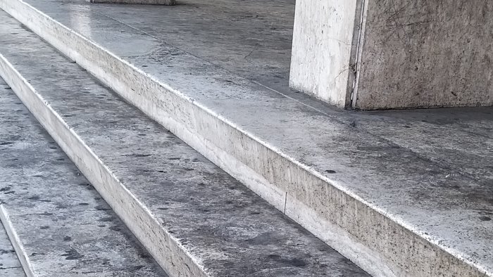 degrado immobile ex giudice di pace la denuncia dell associazione plastic free