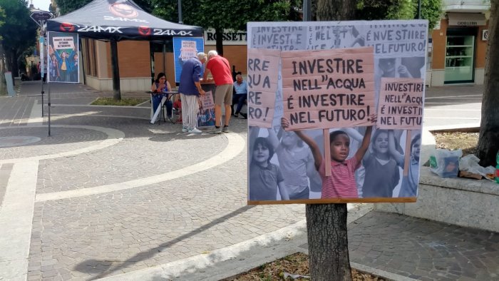 uniamoci per l acqua 30 in bolletta prima la trasparenza poi gli aumenti