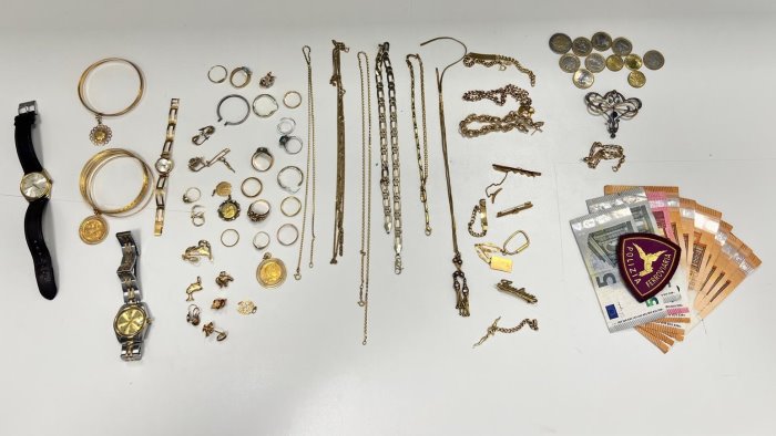 truffa ai danni di un anziana la polizia arresta un uomo