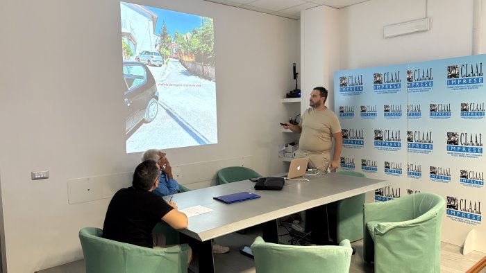 passaggio a livello di via pieta mastella rassicura non verra soppresso