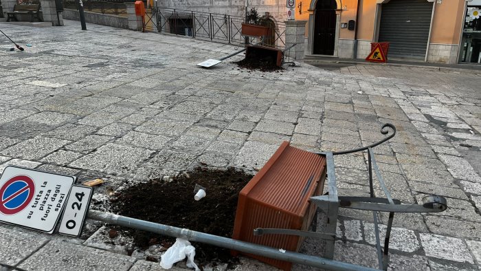 piazza plebiscito irriconoscibile ad ariano rabbia e sdegno per quanto accaduto