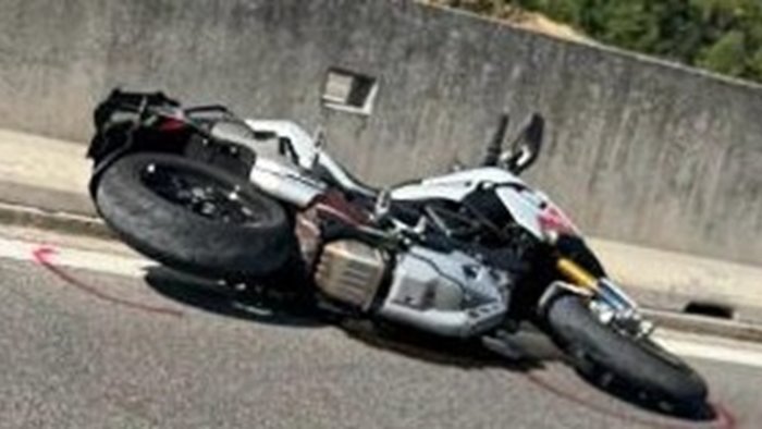 schianto con la moto in autostrada muore un 44enne di s giorgio del sannio
