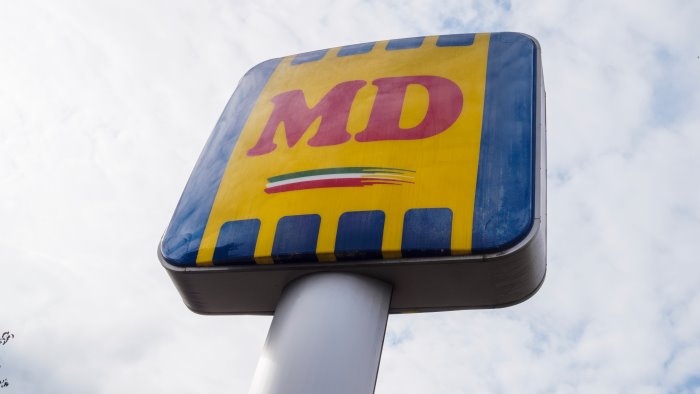 chiusura del supermercato md ad arzano scatta la protesta dei lavoratori