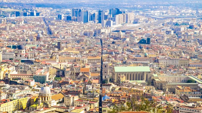 napoli bollente i quartieri piu poveri soffrono il caldo fino a 44 6 c