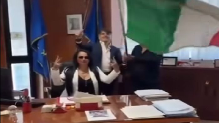 show della de crescenzo in regione il pd piu rispetto per le istituzioni