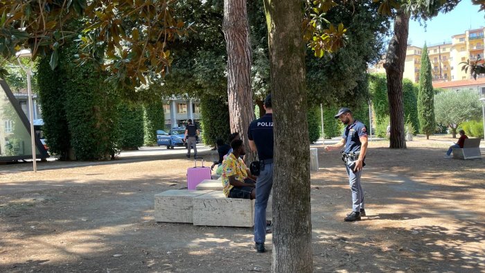 avellino scattano i controlli nel parco kennedy identificazioni a raffica