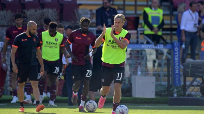 trofeo iervolino le maglie della salernitana all asta tutte le iniziative
