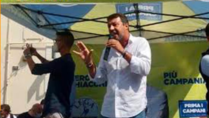 torre del greco salvini accolto da fischi e proteste