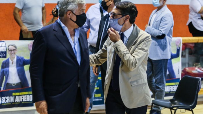 tajani a pratola bagno di folla a sostegno di aufiero