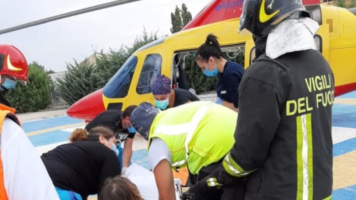 operaio precipita da un capannone a lacedonia