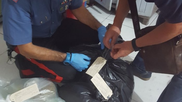 sequestrati 50 chili di alimenti in una paninoteca