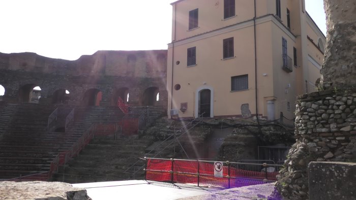 quando sul teatro romano c erano le case