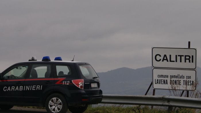 furto cavi elettrici ladri in fuga all arrivo dei carabinieri